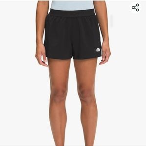 NWT Northface wander shorts